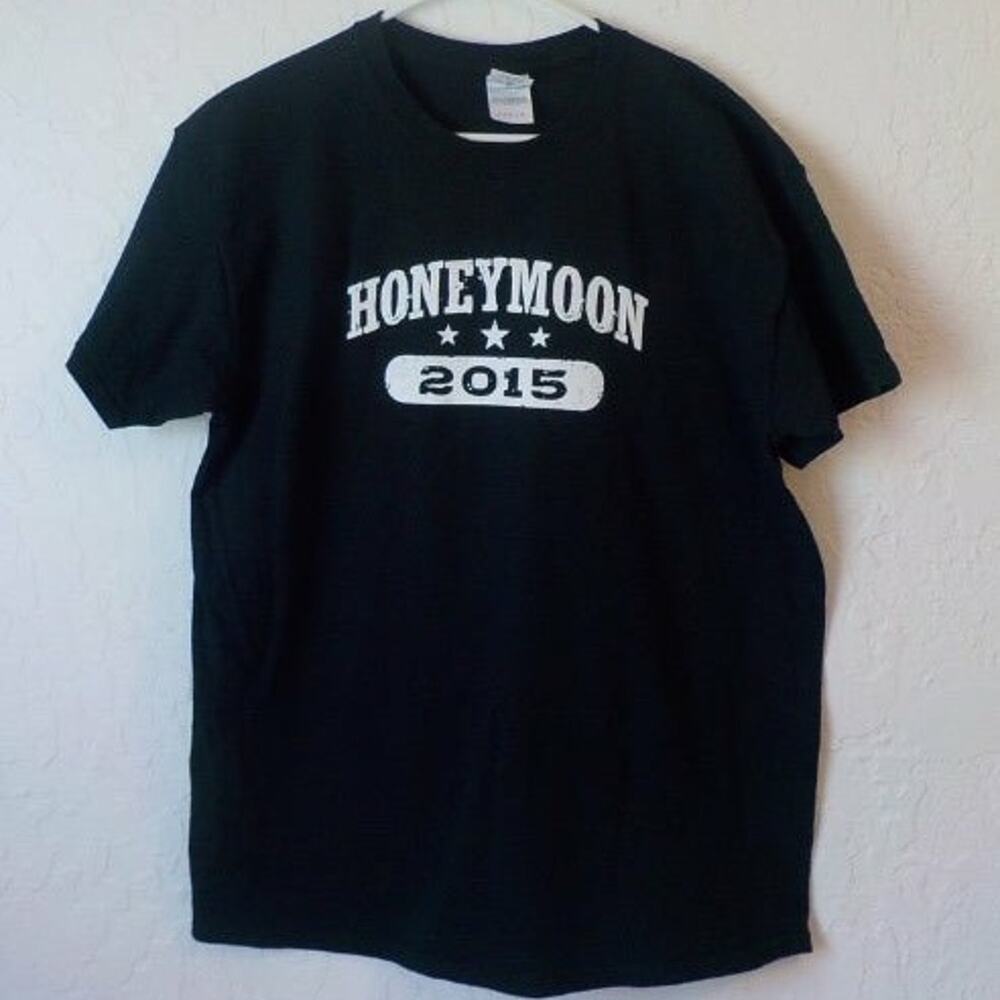 Gildan Black T-shirt Men size Large Honey Moon Travel 2015 print Short Sleeves